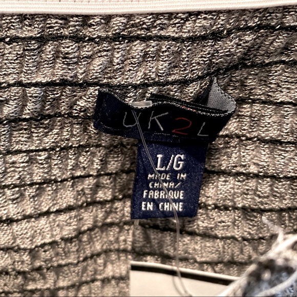 UK2LA โข Grey stretchy long sleeve crop top - Picture 8 of 9